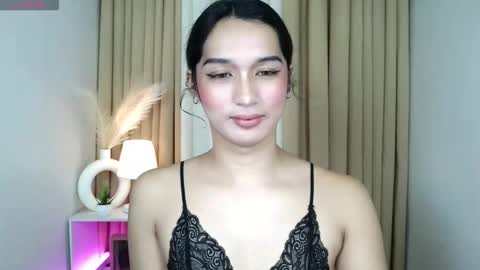 Snapshot of hoelymorri chatting on December 17, 2025, 12:05 am Hoelymorri online show from December 17, 2025, 12:05 am