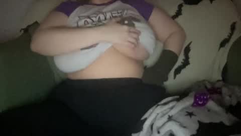 Snapshot of hoestoes915 chatting on February 26, 2025, 10:04 am Stacey online show from February 26, 2025, 10:04 am