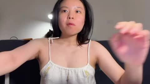Snapshot of hola_sunflower chatting on April 19, 2026, 6:10 pm amy online show from April 19, 2026, 6:10 pm