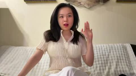 Snapshot of hola_sunflower chatting on June 27, 2026, 4:45 pm amy online show from June 27, 2026, 4:45 pm