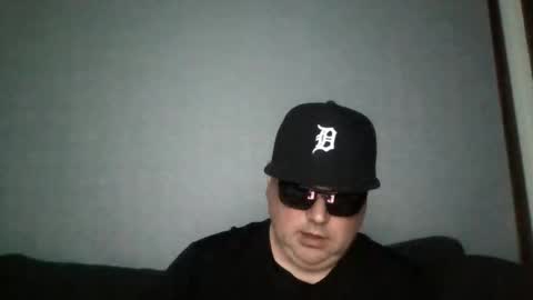 Snapshot of holden_minutz chatting on April 15, 2026, 7:59 am holden_minutz online show from April 15, 2026, 7:59 am