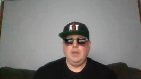 Snapshot of holden_minutz chatting on April 22, 2026, 9:33 am holden_minutz online show from April 22, 2026, 9:33 am