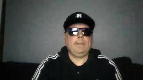 Snapshot of holden_minutz chatting on April 29, 2026, 6:39 am holden_minutz online show from April 29, 2026, 6:39 am