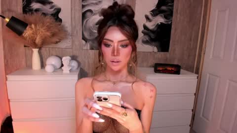 Snapshot of holee_laura chatting on May 14, 2026, 2:02 pm Ms. Laura online show from May 14, 2026, 2:02 pm