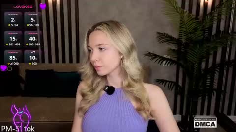 Snapshot of holl1would chatting on July 20, 2026, 6:43 pm My social media links subscribe to support me online show from July 20, 2026, 6:43 pm