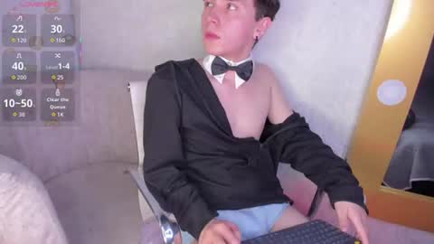 Snapshot of hollannd_ chatting on July 2, 2026, 2:23 pm Holland online show from July 2, 2026, 2:23 pm