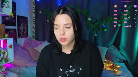 Lux online show from December 5, 2025, 5:20 pm