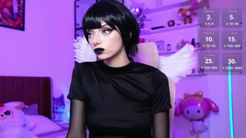 Snapshot of holliwould_ chatting on May 22, 2026, 12:11 pm Holli online show from May 22, 2026, 12:11 pm