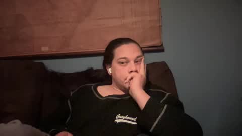 Hollys Drive threw Side Of CB. online show from December 4, 2025, 4:33 am