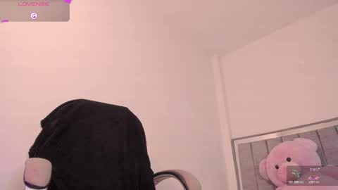 holly_16 online show from March 23, 2026, 2:04 am