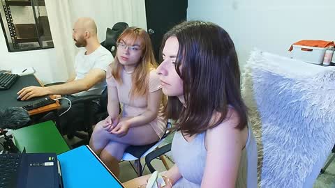 Holly and Honey online show from December 17, 2024, 8:54 pm