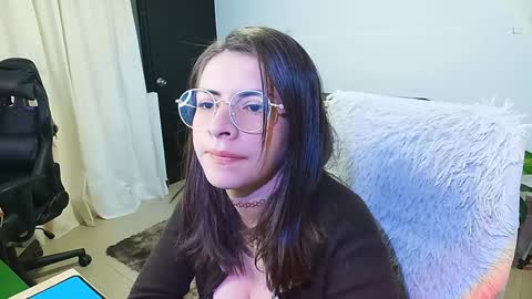 Holly and Honey online show from February 5, 2025, 10:01 pm