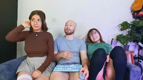 Holly and Honey online show from January 7, 2026, 2:30 pm