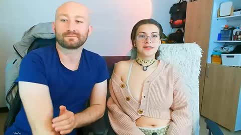 Holly and Honey online show from April 6, 2026, 10:44 pm