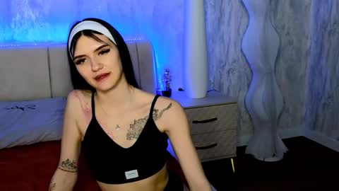 Holly online show from May 26, 2026, 12:34 pm