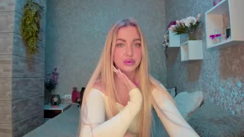 holly_molly8 online show from October 25, 2025, 8:47 pm