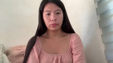 holly_wyn online show from April 3, 2026, 12:30 am