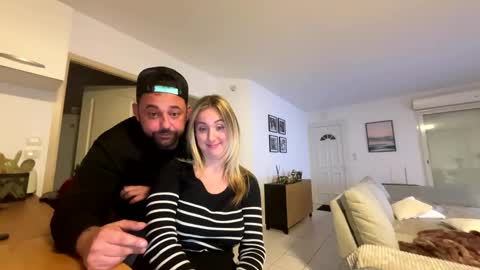 hollyandelon online show from November 11, 2025, 9:48 pm