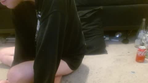 Snapshot of hollyhawkes chatting on April 18, 2026, 10:43 pm Holly Hawkes online show from April 18, 2026, 10:43 pm
