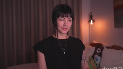 Holly Linder online show from November 5, 2025, 1:38 am