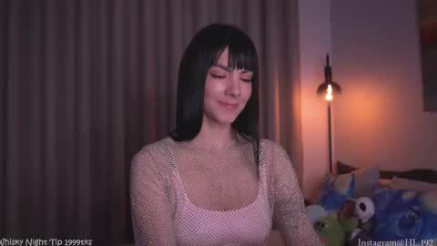 Holly Linder online show from November 22, 2025, 2:32 am