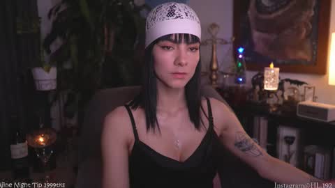 Holly Linder online show from November 29, 2025, 2:14 am