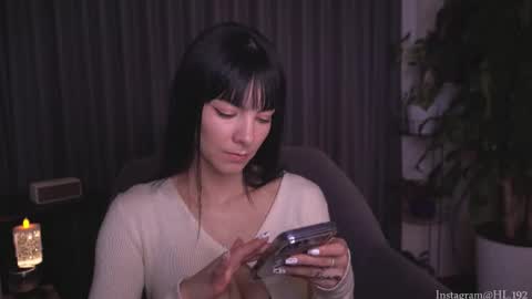 Holly Linder online show from November 30, 2025, 1:53 am