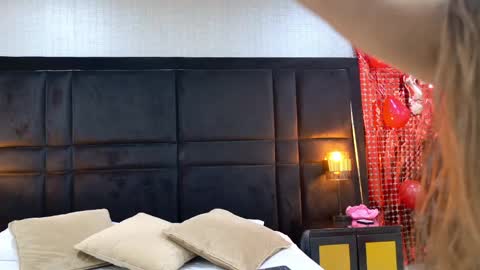 Snapshot of hollyolson chatting on April 28, 2026, 7:52 pm Holly online show from April 28, 2026, 7:52 pm