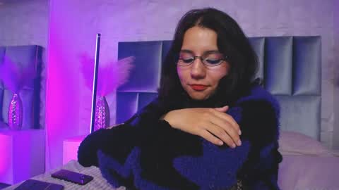 hollypeach_ online show from March 23, 2026, 7:51 pm