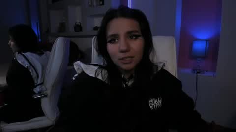 hollypeach_ online show from April 2, 2026, 1:09 pm