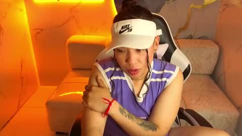 Holly  online show from November 13, 2025, 8:52 pm