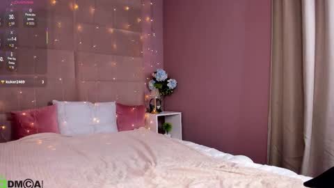 Snapshot of hollyray_ chatting on October 27, 2025, 7:45 am Holly online show from October 27, 2025, 7:45 am