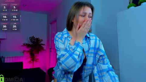 Snapshot of hollyray_ chatting on November 4, 2025, 8:24 am Holly online show from November 4, 2025, 8:24 am