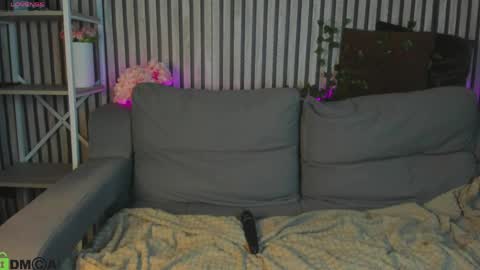 Snapshot of hollyray_ chatting on April 10, 2026, 1:22 am Holly online show from April 10, 2026, 1:22 am