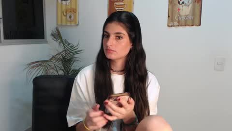 hollyshit_ online show from February 4, 2025, 1:23 am