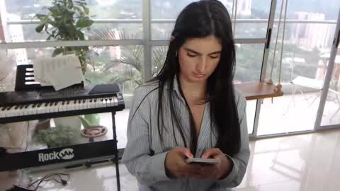 hollyshit_ online show from March 5, 2025, 10:43 pm