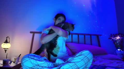 hollyshit_ online show from September 18, 2025, 2:13 am