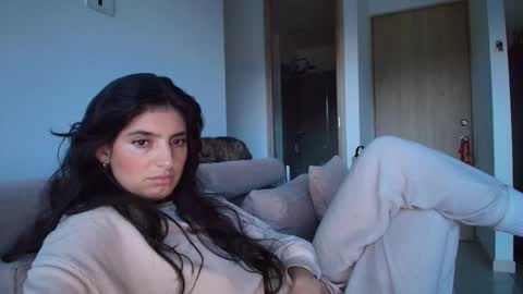 hollyshit_ online show from October 18, 2025, 10:54 pm