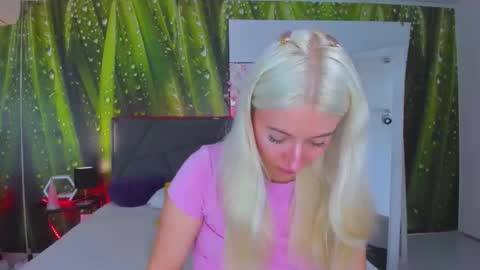 HollyTaillor online show from September 29, 2025, 5:23 am