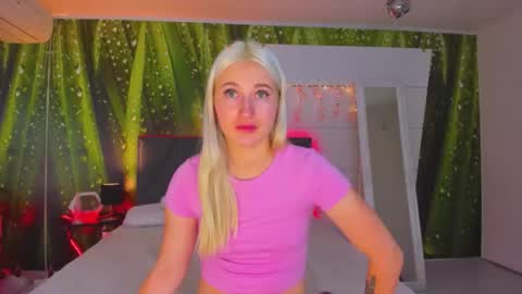 HollyTaillor online show from October 13, 2025, 5:29 am