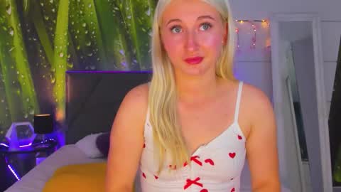 HollyTaillor online show from October 15, 2025, 8:14 am