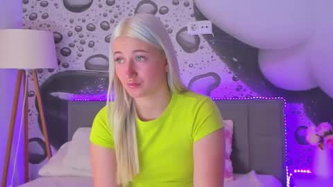 HollyTaillor online show from December 2, 2025, 1:05 pm