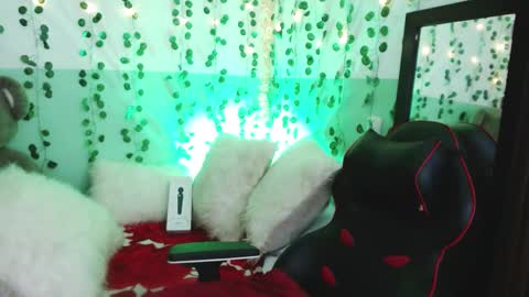 holly online show from December 30, 2024, 7:21 pm