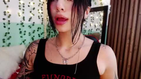 holly online show from January 5, 2025, 8:00 pm