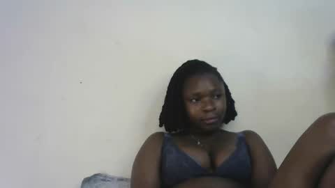 holy_ebony online show from April 12, 2026, 12:26 am
