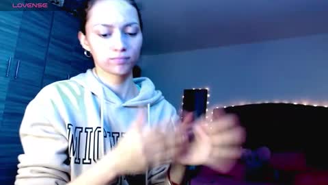 Juli online show from December 16, 2025, 4:06 am