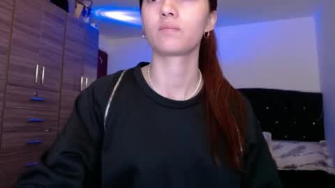 Snapshot of holy_julii chatting on June 7, 2026, 3:54 am holy_julii online show from June 7, 2026, 3:54 am