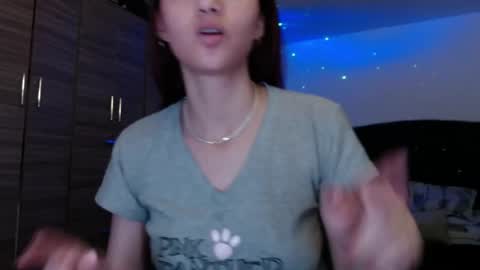 Snapshot of holy_julii chatting on June 8, 2026, 3:29 am holy_julii online show from June 8, 2026, 3:29 am