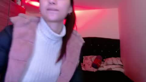 Snapshot of holy_julii chatting on June 13, 2026, 4:10 am holy_julii online show from June 13, 2026, 4:10 am