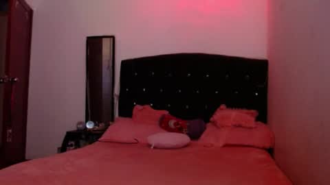 Snapshot of holy_julii chatting on July 15, 2026, 5:12 am holy_julii online show from July 15, 2026, 5:12 am